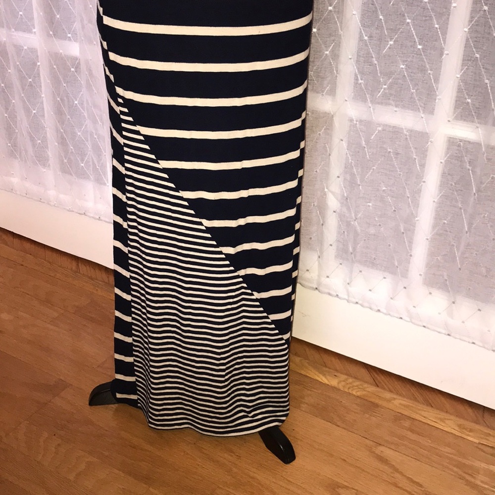 ⭐️ Maxi Dress ⭐️ - Picture 3 of 5
